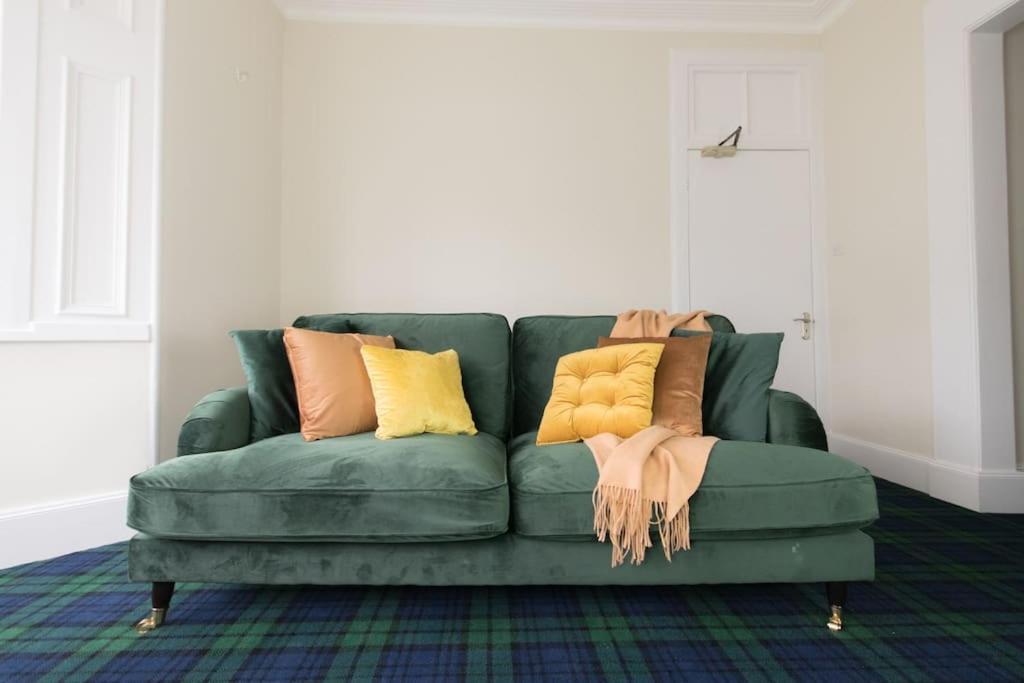 Rossmay House - 4 Bedroom Scottish Villa With Waterfront / Mountain Views Arrochar Exterior photo