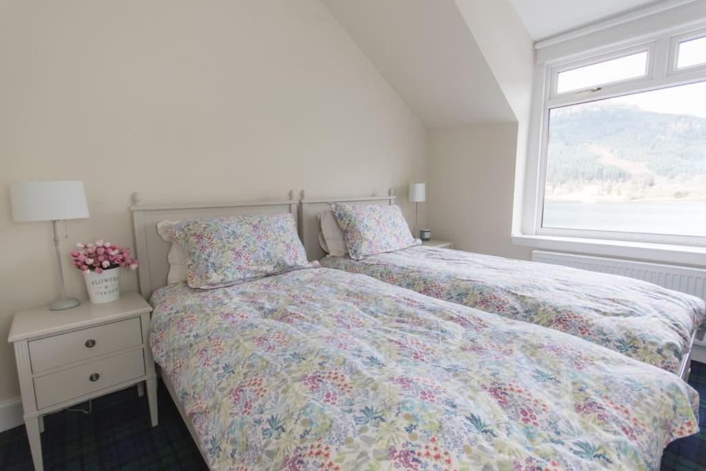 Rossmay House - 4 Bedroom Scottish Villa With Waterfront / Mountain Views Arrochar Exterior photo