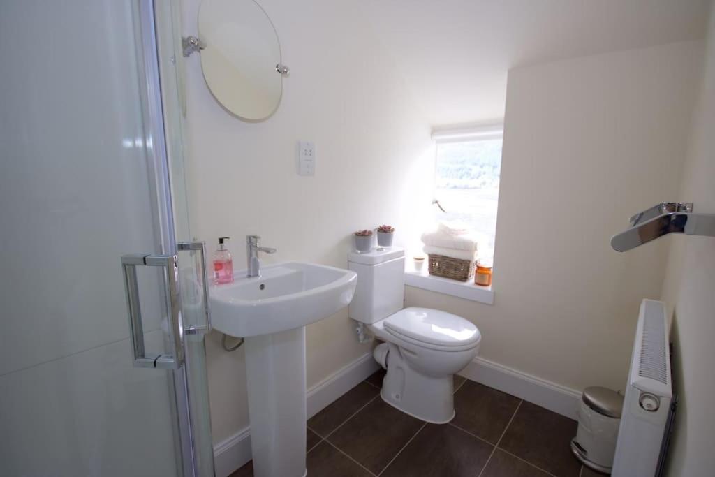 Rossmay House - 4 Bedroom Scottish Villa With Waterfront / Mountain Views Arrochar Exterior photo