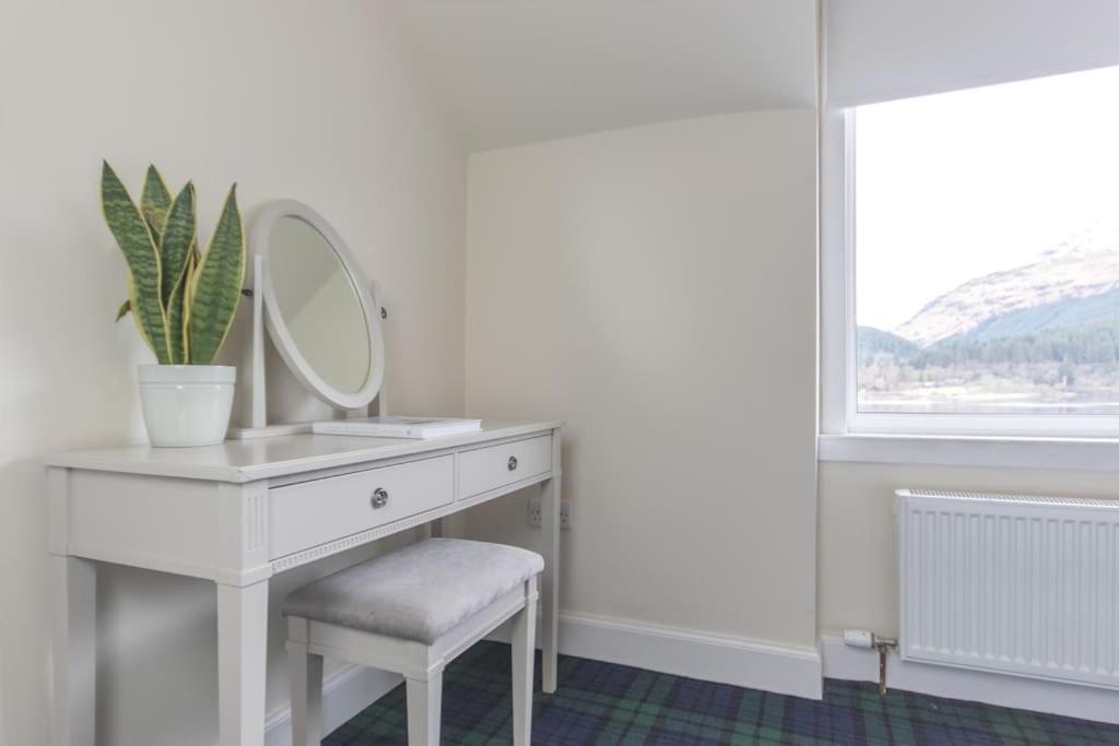 Rossmay House - 4 Bedroom Scottish Villa With Waterfront / Mountain Views Arrochar Exterior photo