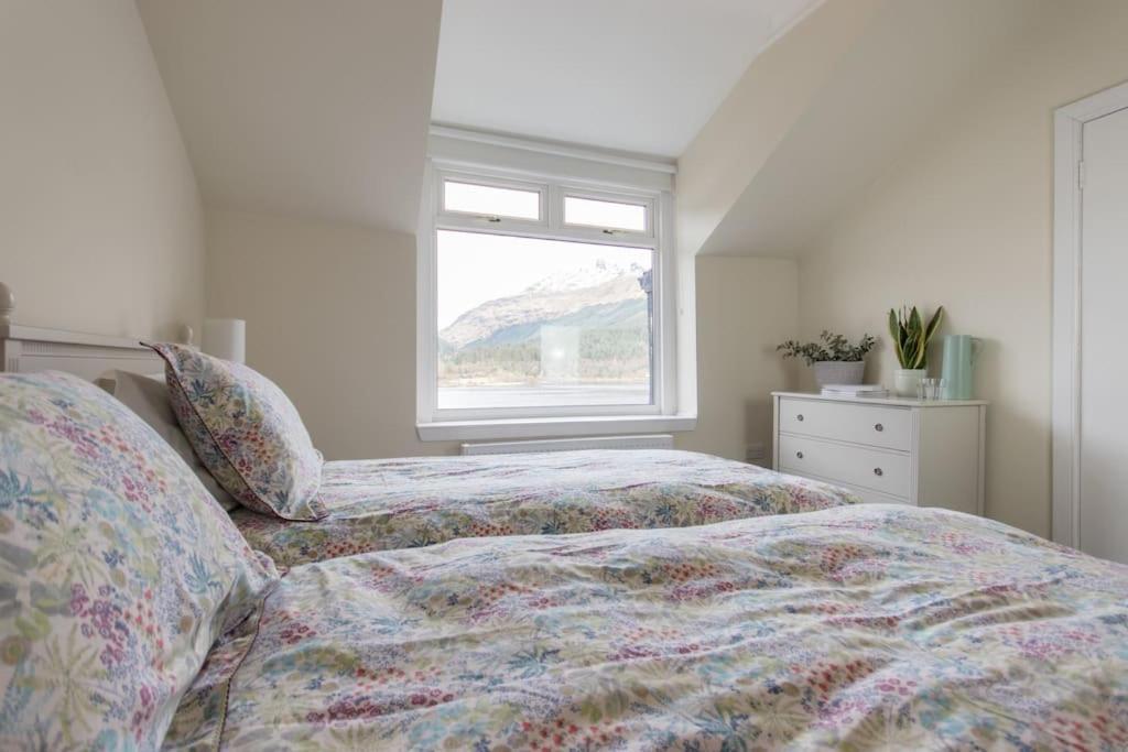 Rossmay House - 4 Bedroom Scottish Villa With Waterfront / Mountain Views Arrochar Exterior photo