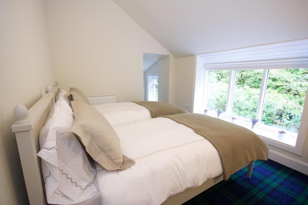 Rossmay House - 4 Bedroom Scottish Villa With Waterfront / Mountain Views Arrochar Exterior photo