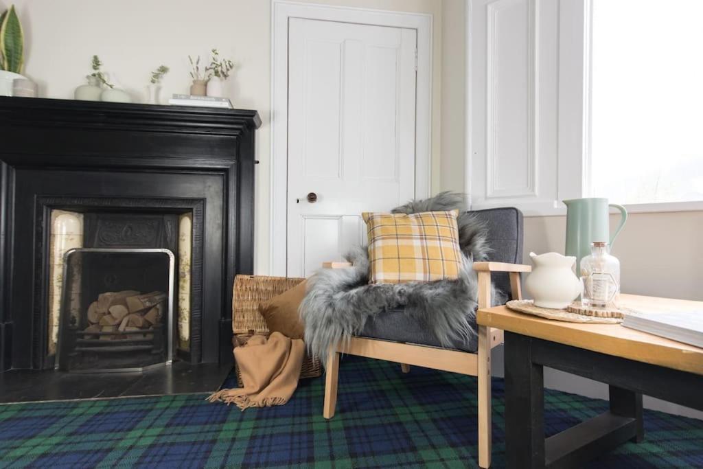 Rossmay House - 4 Bedroom Scottish Villa With Waterfront / Mountain Views Arrochar Exterior photo