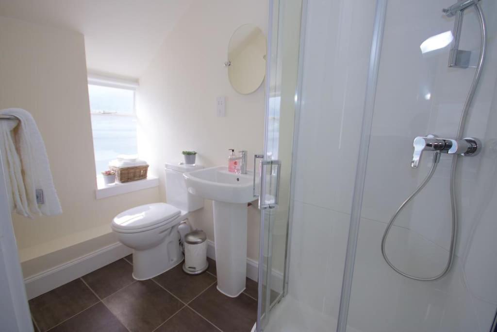 Rossmay House - 4 Bedroom Scottish Villa With Waterfront / Mountain Views Arrochar Exterior photo